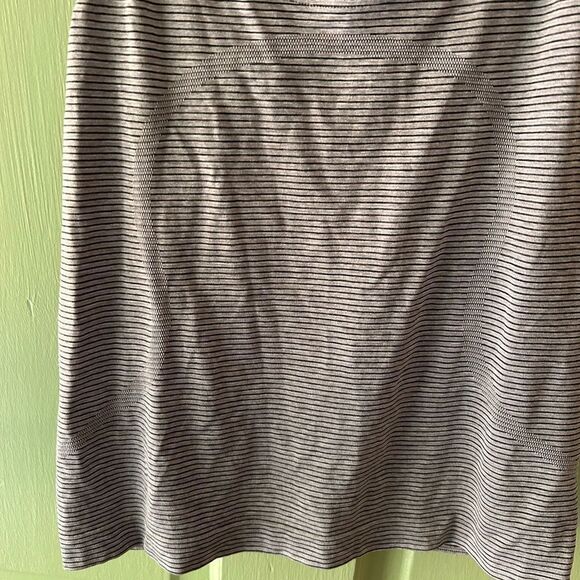 Lululemon | Swiftly Tech Racerback 2.0 | Gray stripe - Picture 4 of 7